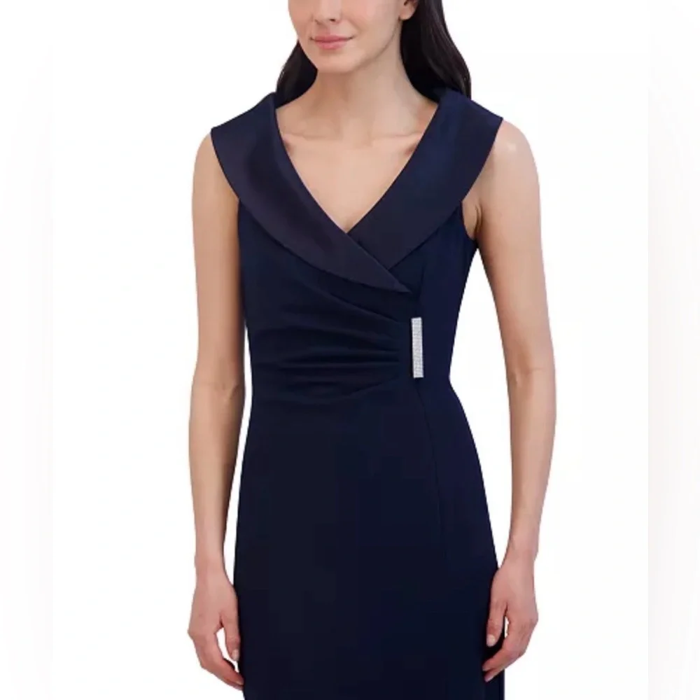 Jessica Howard
Petite Collared Side-Slit Long Gown - Picture 8 of 9